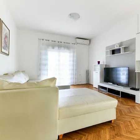 Villa Medun- Private Pool, Bbq, Parking, Airconditioning - Ae1084 아파트